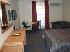 Bushmans Motor Inn - Accommodation QLD 4
