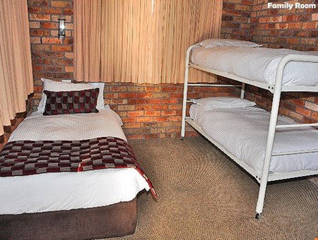 Log Cabin - Accommodation QLD 3