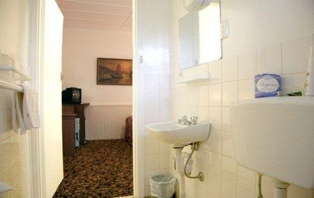 Titania Motel - Accommodation QLD 3