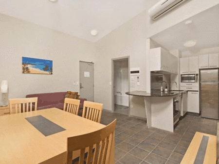 Lennox Point Holiday Apartments - Accommodation QLD 3