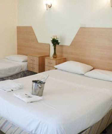 Stayinn Motel - Accommodation QLD 2