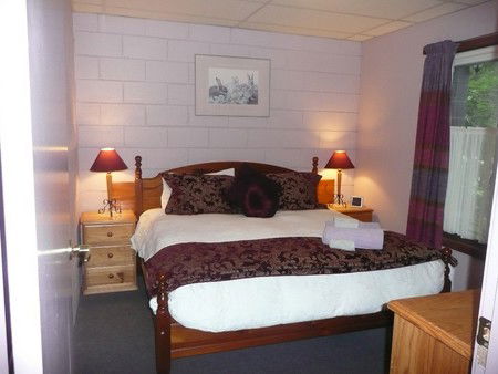 Forest Lodge - Accommodation QLD 1