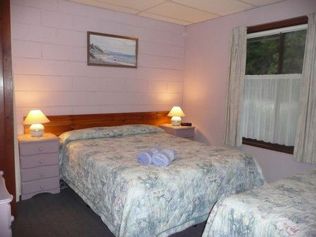 Forest Lodge - Accommodation QLD 2