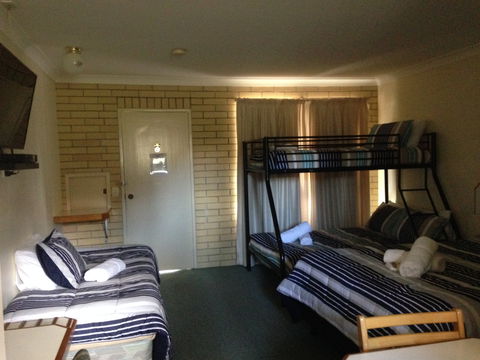 Country Rose Motel - Accommodation QLD 4