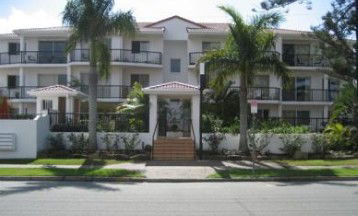 Shaz Maisons Beachside Holiday Apartments - Accommodation QLD 5