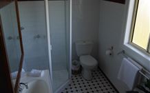 Leconfield House - Accommodation QLD 3