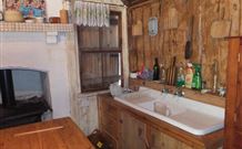 Aberfeldie Cottage B And B - Accommodation QLD 2