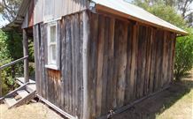 Aberfeldie Cottage B And B - Accommodation QLD 4