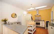 Bi J's - Accommodation QLD 0