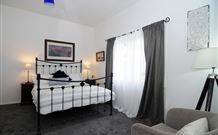 Bi J's - Accommodation QLD 2