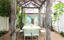 Bi J's - Accommodation QLD 5