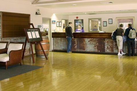 Ayers Rock - Outback Pioneer Lodge - Accommodation QLD 3