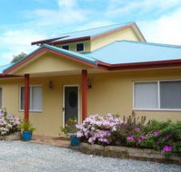 Whitby on Wallis Lakefront Cottage - Accommodation QLD