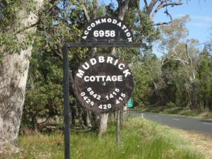 Coonabarabran Mudbrick Cottage - Accommodation QLD 1