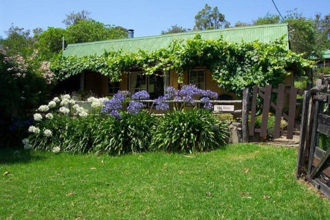 Fairview Farm Cottages - Accommodation QLD 5