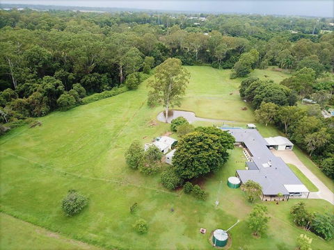 Bellmere On Richards - Accommodation QLD 3