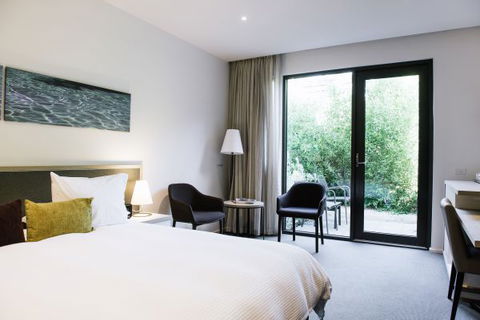 Flinders Hotel - Accommodation QLD 1