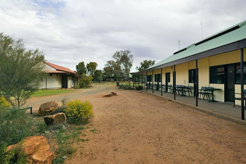 Kings Canyon Holiday Park - Accommodation QLD 0