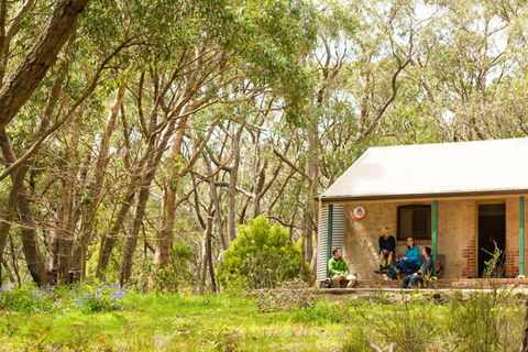 Mt Lofty YHA - Accommodation QLD 0