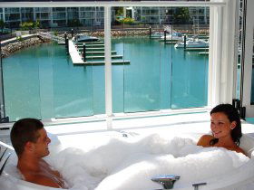 Beachside Magnetic Harbour Apartments - Accommodation QLD 1