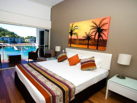 Beachside Magnetic Harbour Apartments - Accommodation QLD 3