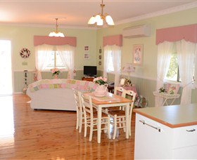 Milford Country Cottages - Accommodation QLD 3