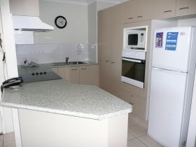 Pelican Cove Apartments - Accommodation QLD 3