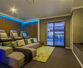 Aqua Palms At Vogue Holiday Homes - Accommodation QLD 2