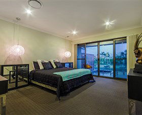 Aqua Palms At Vogue Holiday Homes - Accommodation QLD 3
