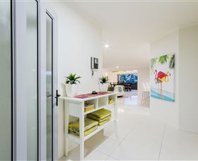Laguna Bay At Vogue Holiday Homes - Accommodation QLD 2