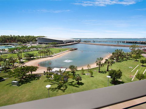 Akuna Waterfront - Accommodation QLD 2