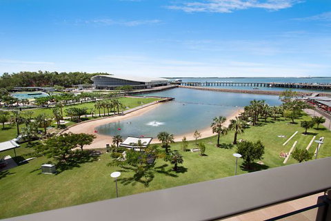 Akuna Waterfront - Accommodation QLD 4