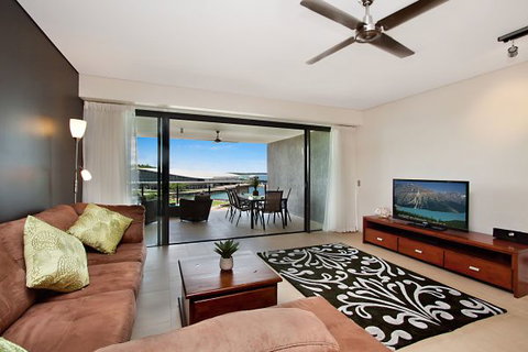 Akuna Waterfront - Accommodation QLD 7