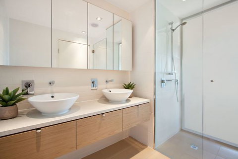 Akuna Waterfront - Accommodation QLD 10