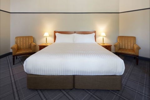 Brassey Hotel - Accommodation QLD 3