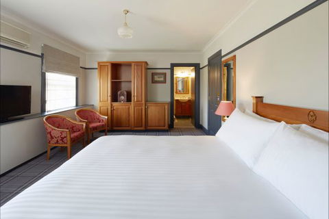 Brassey Hotel - Accommodation QLD 5