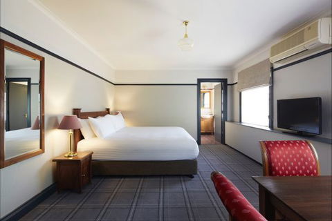 Brassey Hotel - Accommodation QLD 8