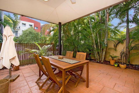 Garunya Executive Townhouse - Accommodation QLD 0