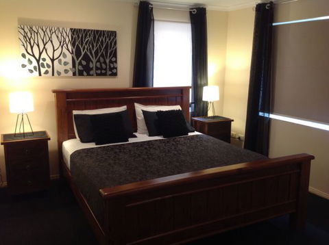 Garunya Executive Townhouse - Accommodation QLD 2