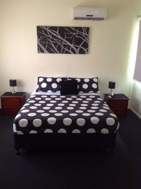 Garunya Executive Townhouse - Accommodation QLD 3