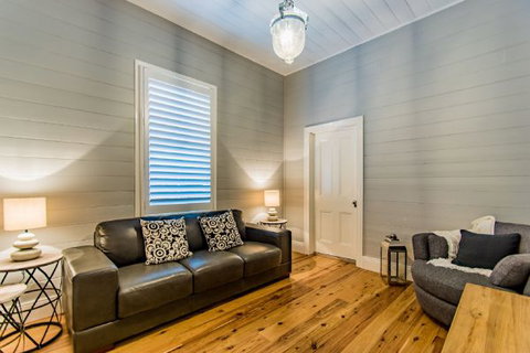 Hindmarsh Park Holiday Cottage - Accommodation QLD 4