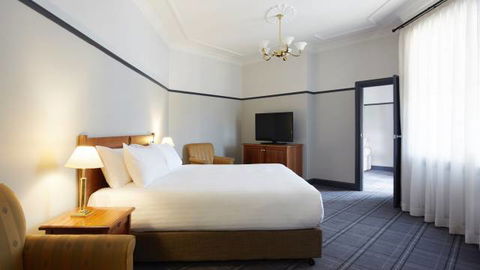 Brassey Hotel - Accommodation QLD 0