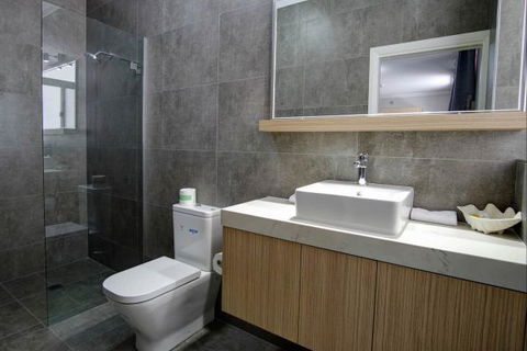 Lakes And Ocean Hotel - Accommodation QLD 9