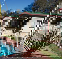 Parkes Country Cabins - Accommodation QLD