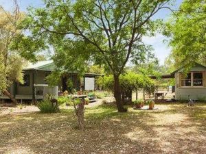Red Tractor Retreat - Accommodation QLD 0