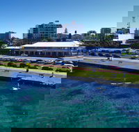 Lakes and Ocean Hotel - Accommodation QLD