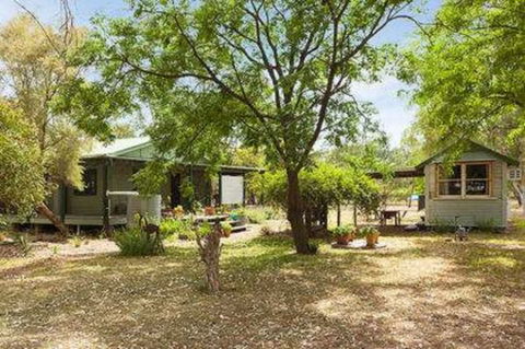 Red Tractor Retreat - Accommodation QLD 1