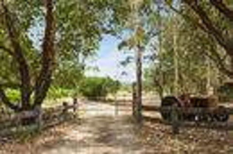 Red Tractor Retreat - Accommodation QLD 2