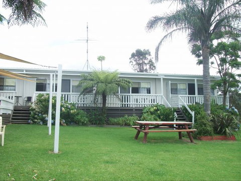 Top Of The Lake Holiday Units - Accommodation QLD 2