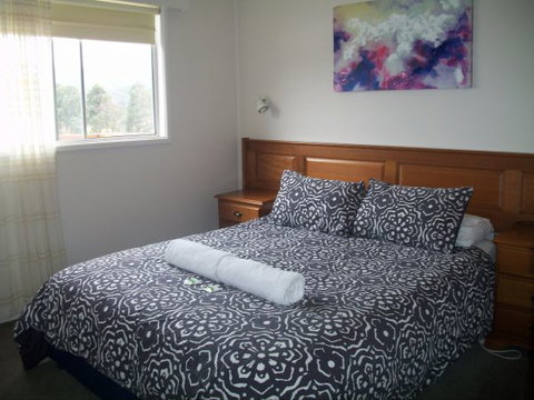 Top Of The Lake Holiday Units - Accommodation QLD 4